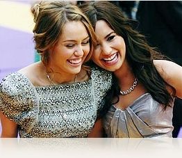 demi-and-miley-demi-lovato-and-miley-cyrus-6319231-262-227.jpg