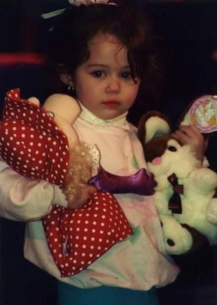 miley-cyrus-baby-picture-9948-1233790218-0.jpg